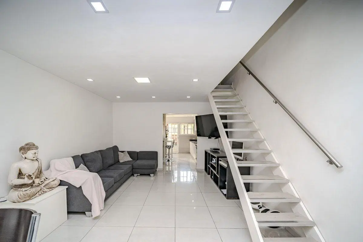 DUPLEX 3 AMB CON JARDIN Y COCHERA ENTRADA INDEPEND 4