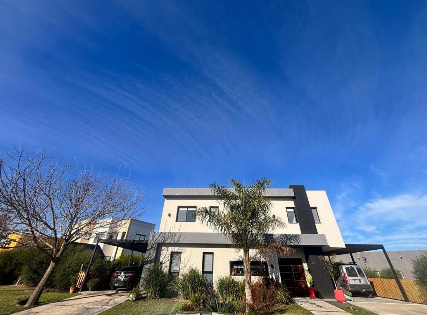 Venta Casa 5 amb.c/piscina San Sebastián( permuta)