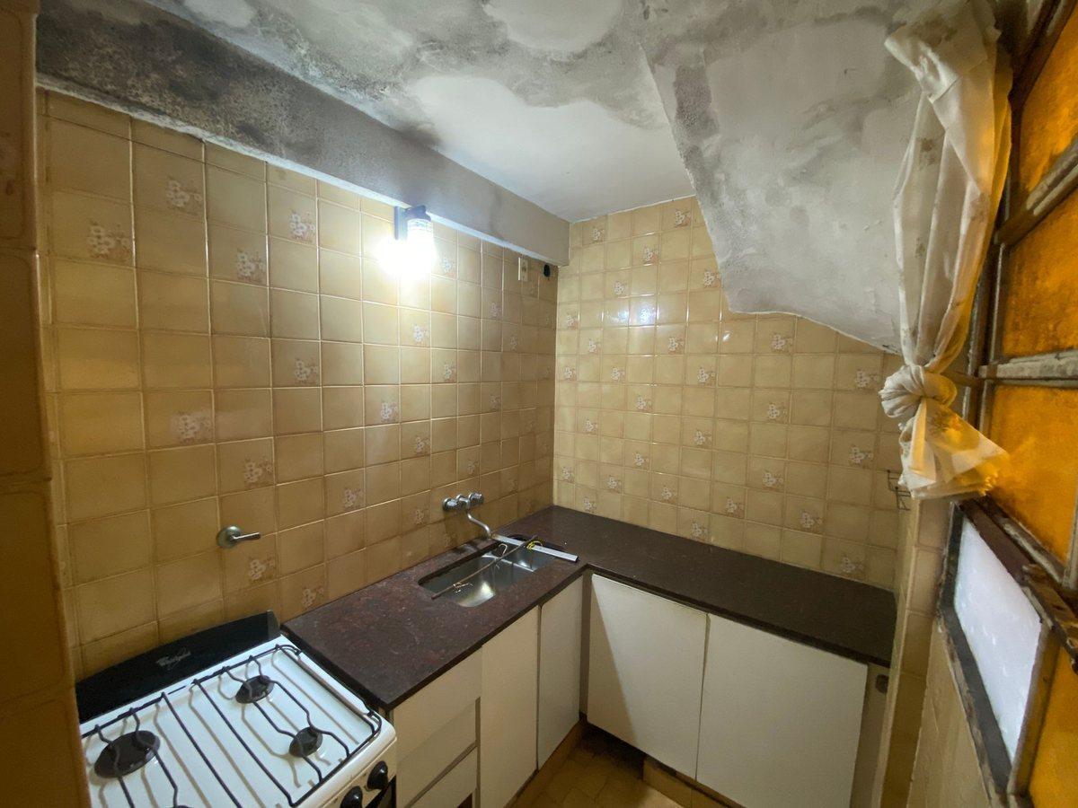 Foto de VENTA CASA A REFACCIONAR - LOTE PROPIO 109m2, imagen 4