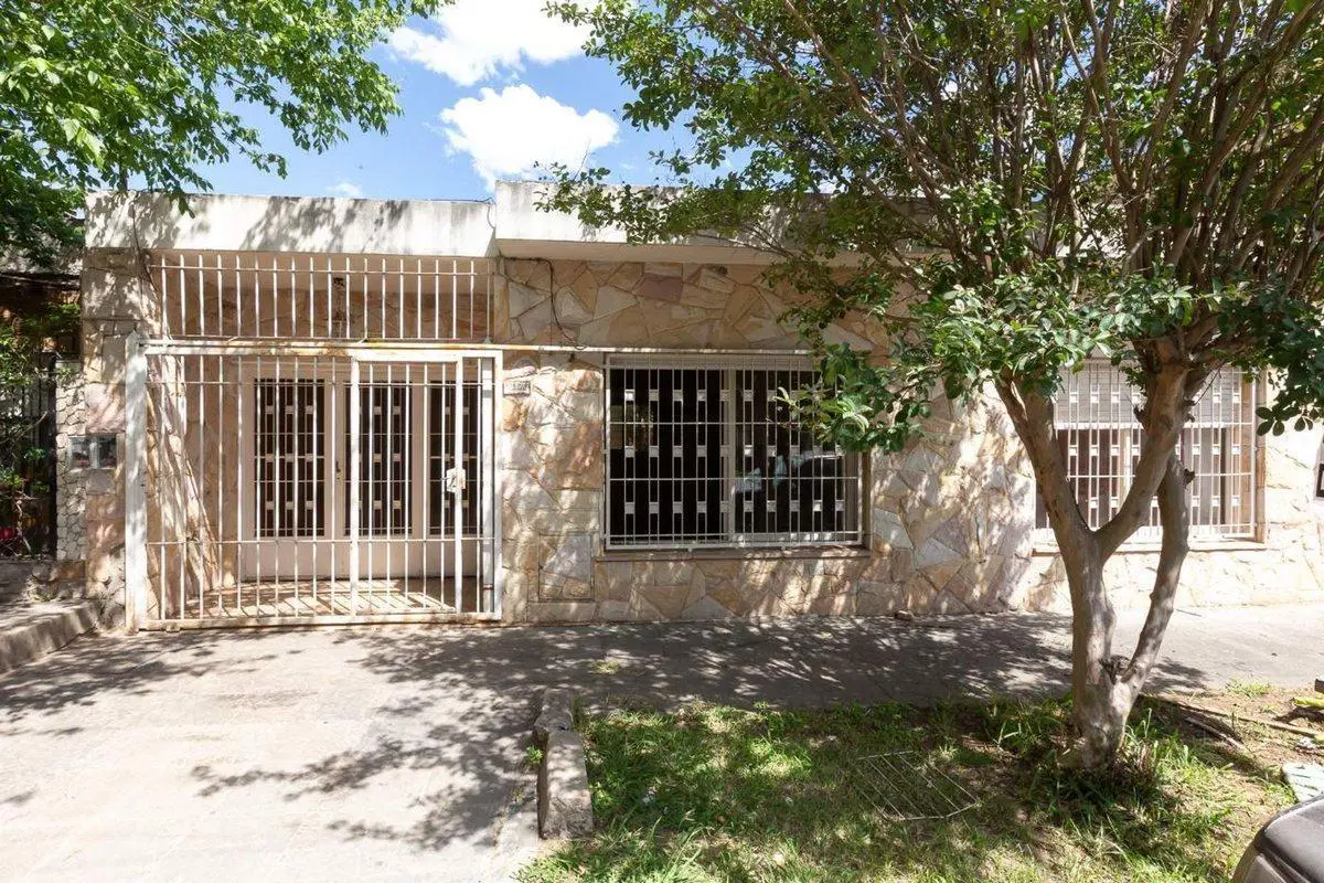 VENTA CASA EN MORON 4 AMB - PERMUTA 2