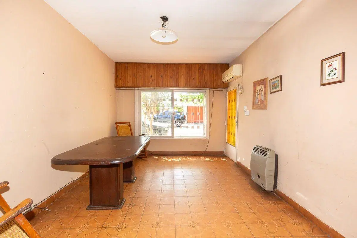 VENTA CASA EN MORON 4 AMB - PERMUTA 3