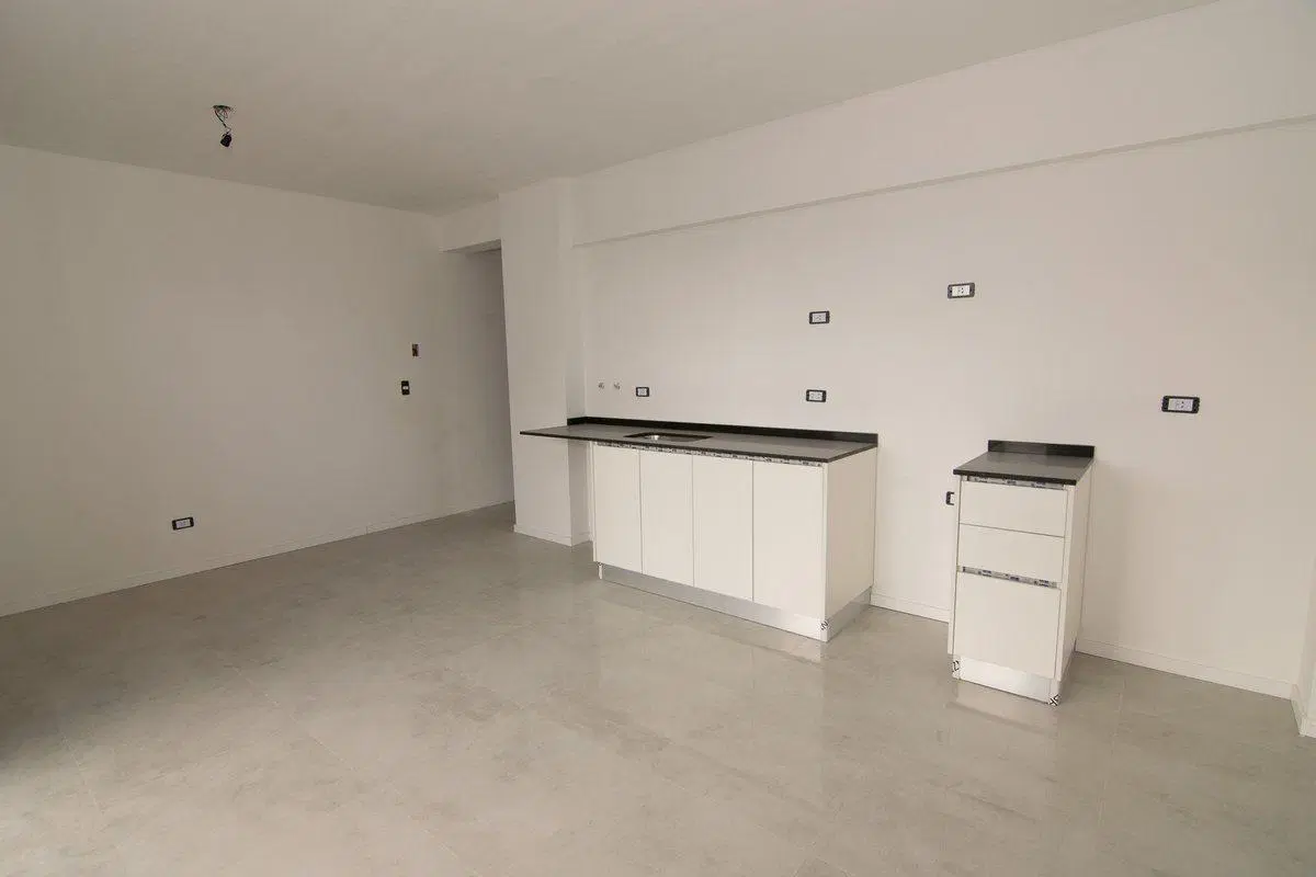 VENTA DEPTO 2 AMB CASEROS CENTRO BALCON ESTRENAR 2