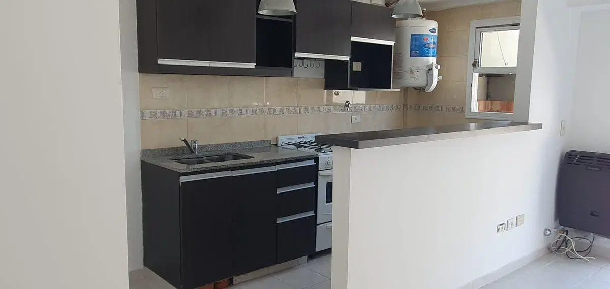 VENTA DEPTO 2 AMB CONTRAFRENTE CASEROS 4
