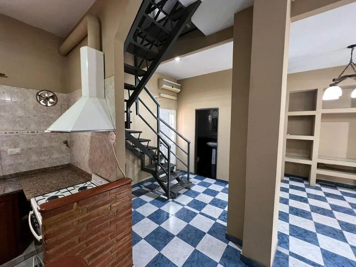 VENTA DE CASA 4 AMB EN CASEROS - PERMUTA 5