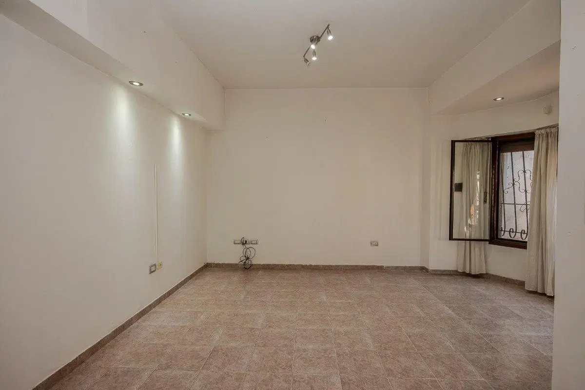 VENTA PH 3 AMB /FRENTE C/COCHERA Y PATIO Z/CASEROS 3