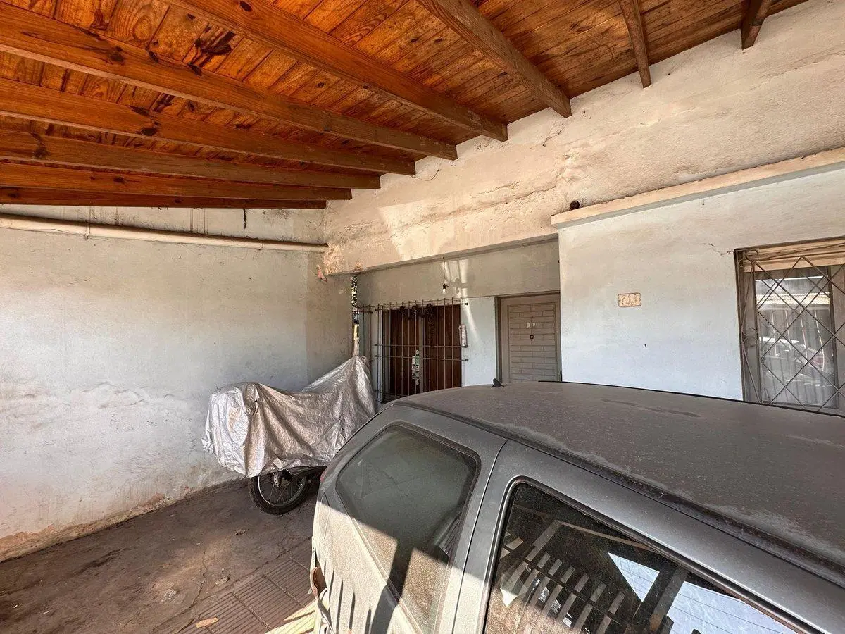 Venta casa 2 amb con local en Jose C paz Apto Cred 2
