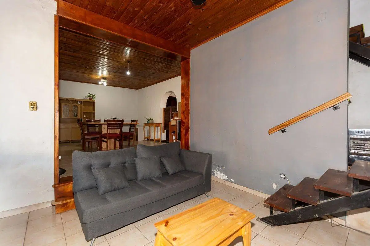 VENTA DE CASA EN HURLINGHAM OPORTUNIDAD!! 5