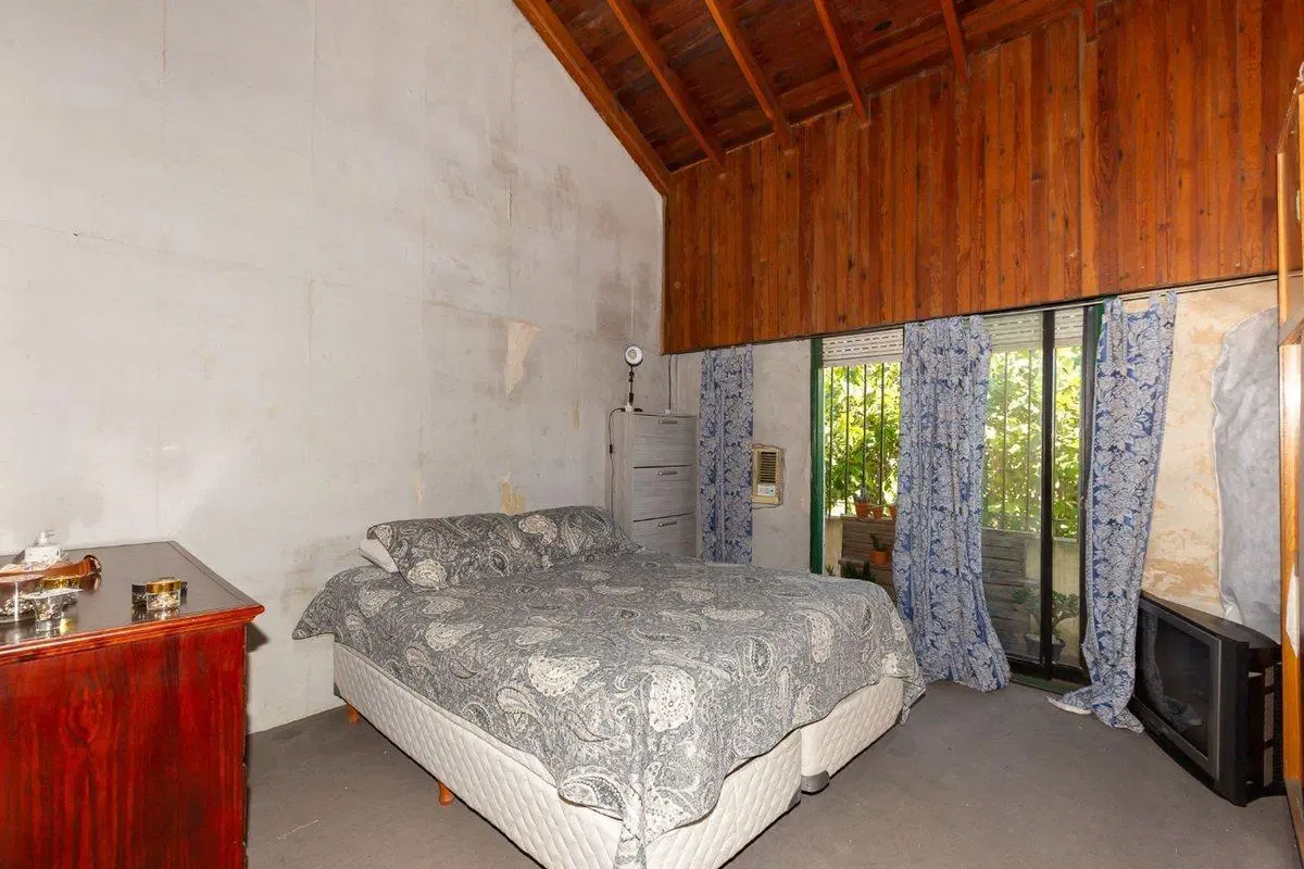 VENTA DE CASA EN HURLINGHAM OPORTUNIDAD!! 4