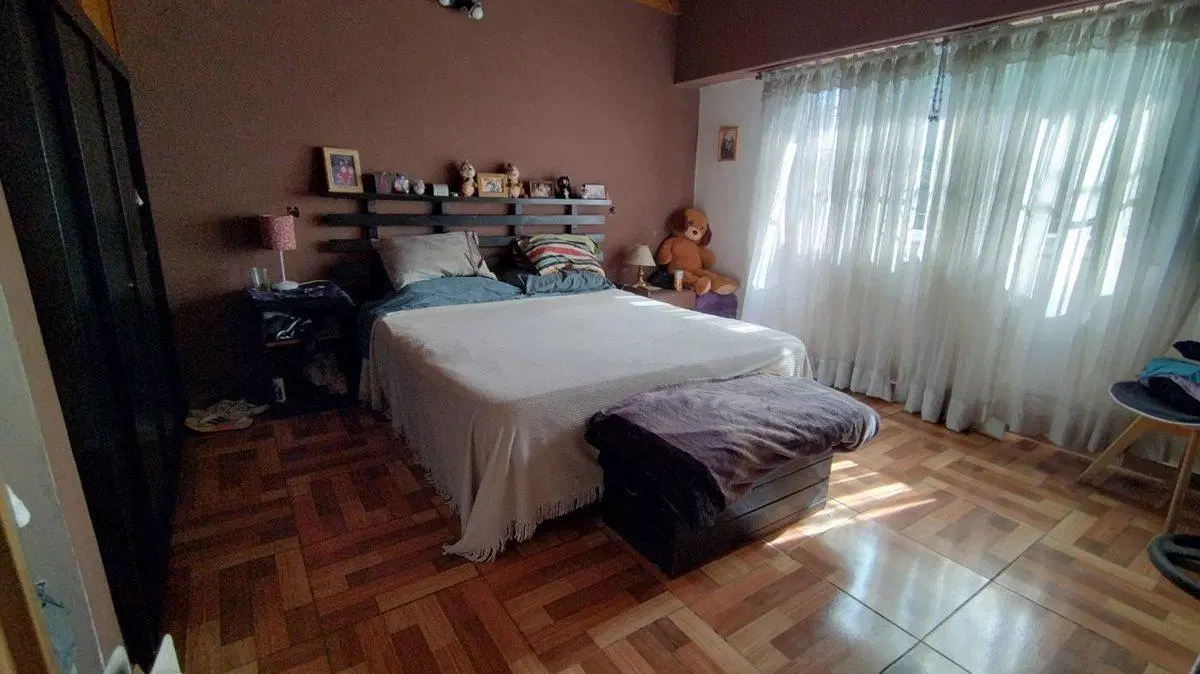 VENTA PH 4 AMB. CON PILETA Y LOCAL,CASEROS.PERMUTA 3