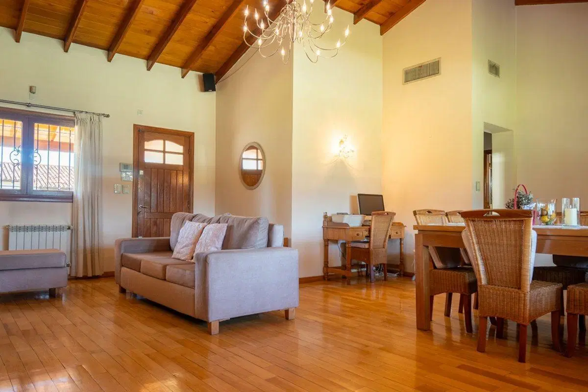 VENTA CASA 4 AMB. PILETA COCH./PARRILA APTA CRED. 4