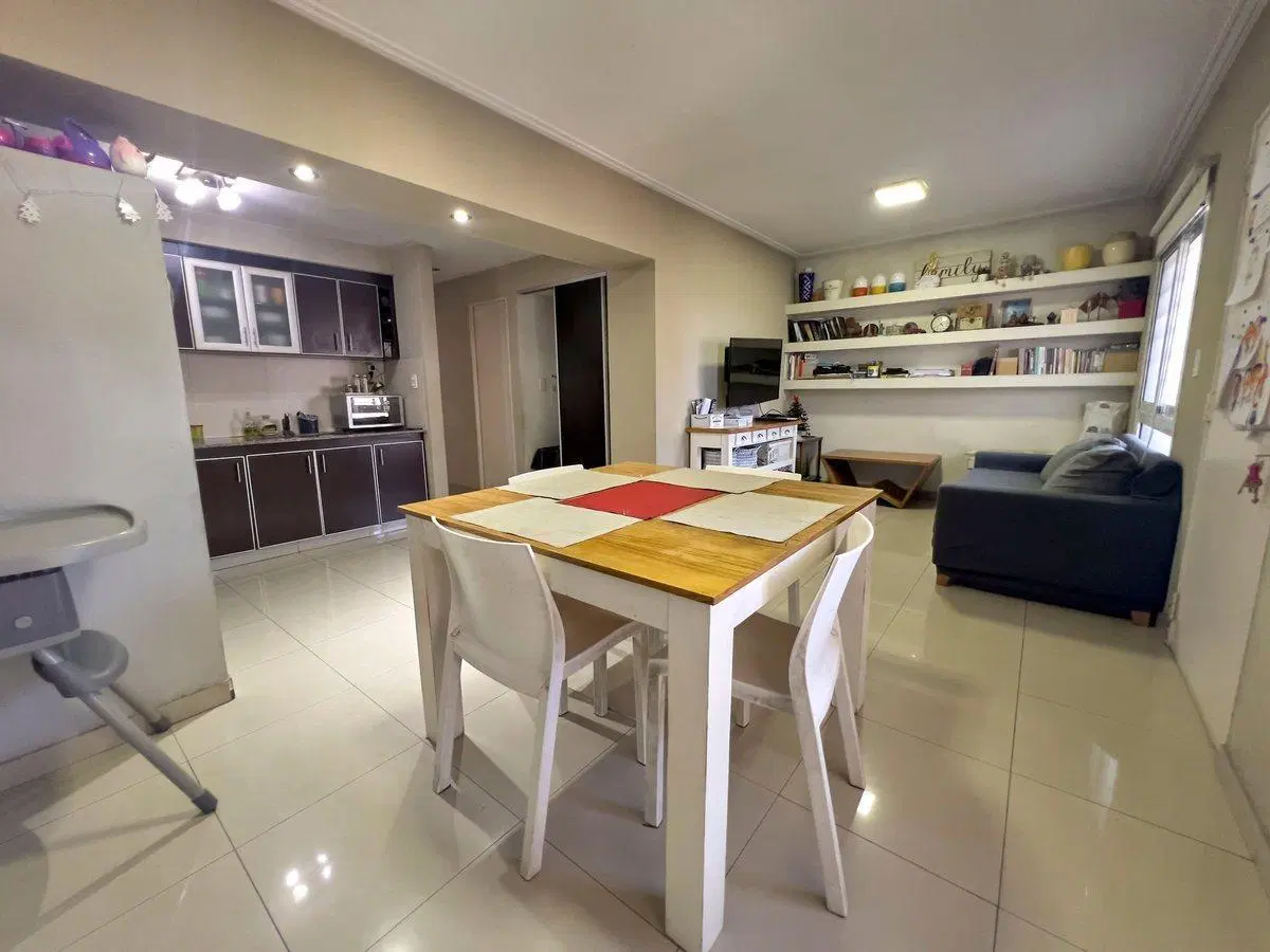 Venta Departamento 3 ambientes con cochera. 2