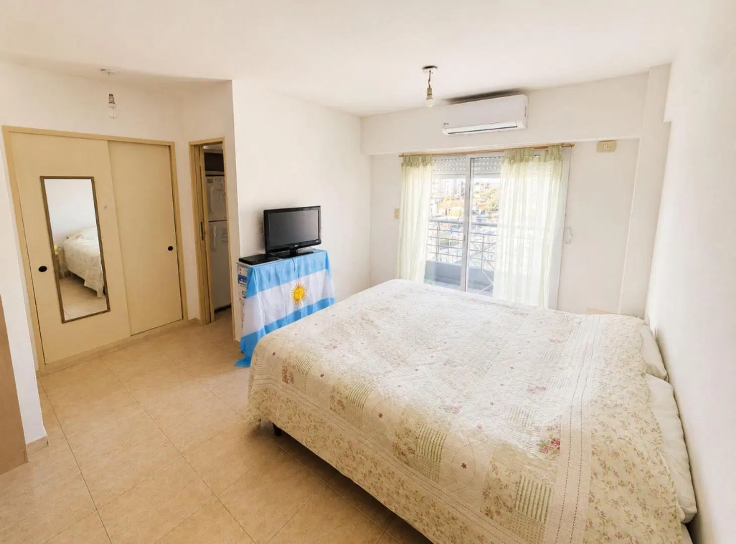 VENTA MONOAMBIENTE EN CASEROS CENTRO CON BALCON 2