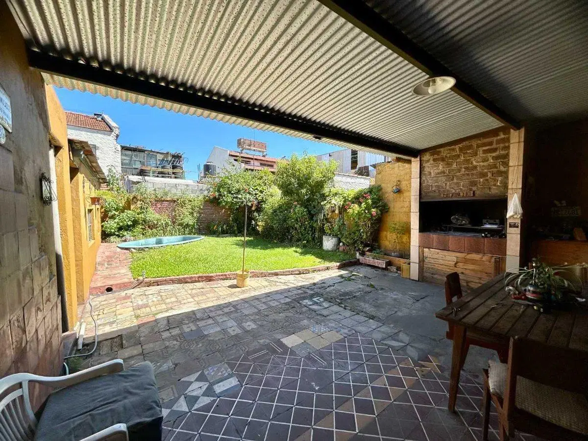 Venta/Permuta Casa 5 amb a refac Caseros Centro 2