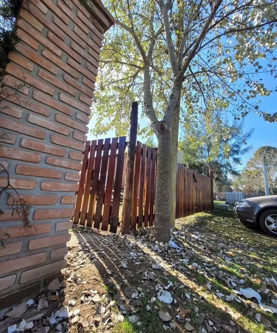 CASA 4 AMB. CON PILETA EN BARRIO SEMI CERRADO 5