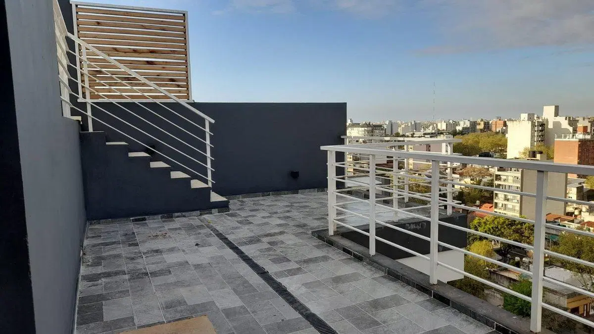 VENTA MONOAMBIENTE CASEROS CENTRO - CON RENTA 3