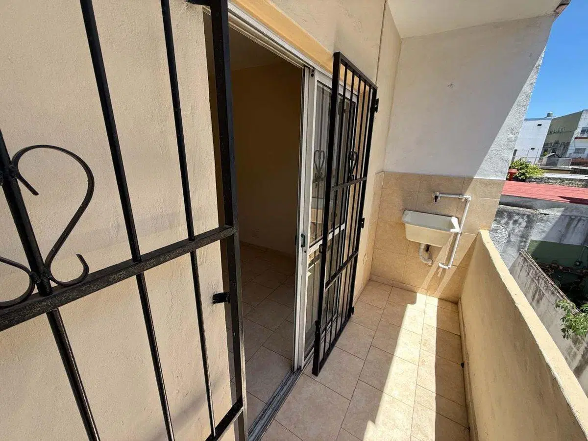 VENTA MONOAMBIENTE CON COCHERA - CASEROS 5