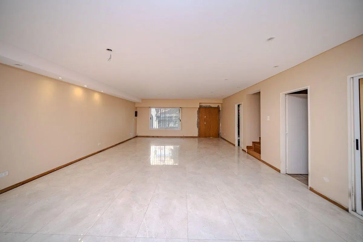 VENTA CASA 6 AMB FLORES PISCINA COCHERA PERMUTA 2