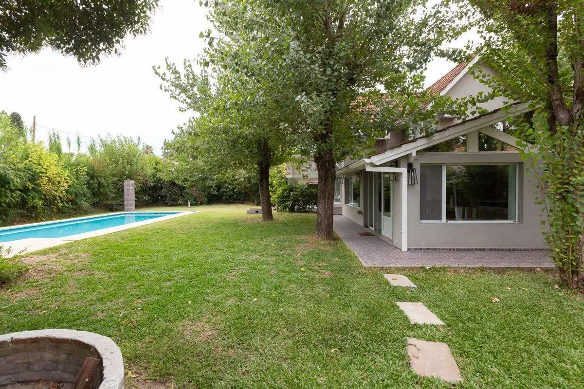 VENTA CASA 5 AMB. CON  PILETA Y COCHERA EN ESCOBAR 4