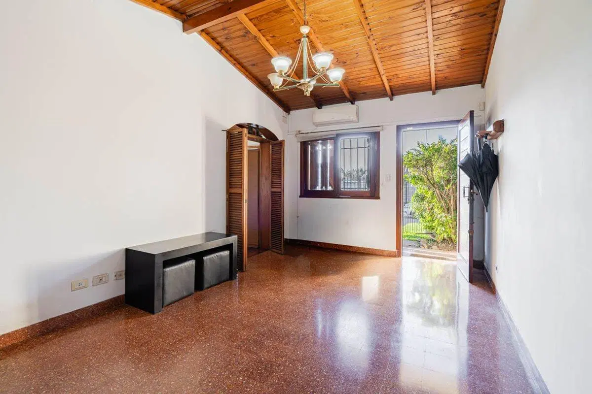 VENTA CASA 5 AMB C/PILETA EN CIUDAD EVITA PERMUTA 4