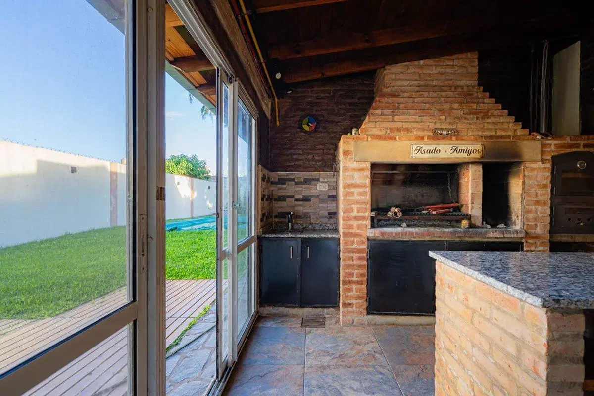 VENTA CASA 5 AMB C/PILETA EN CIUDAD EVITA PERMUTA 2