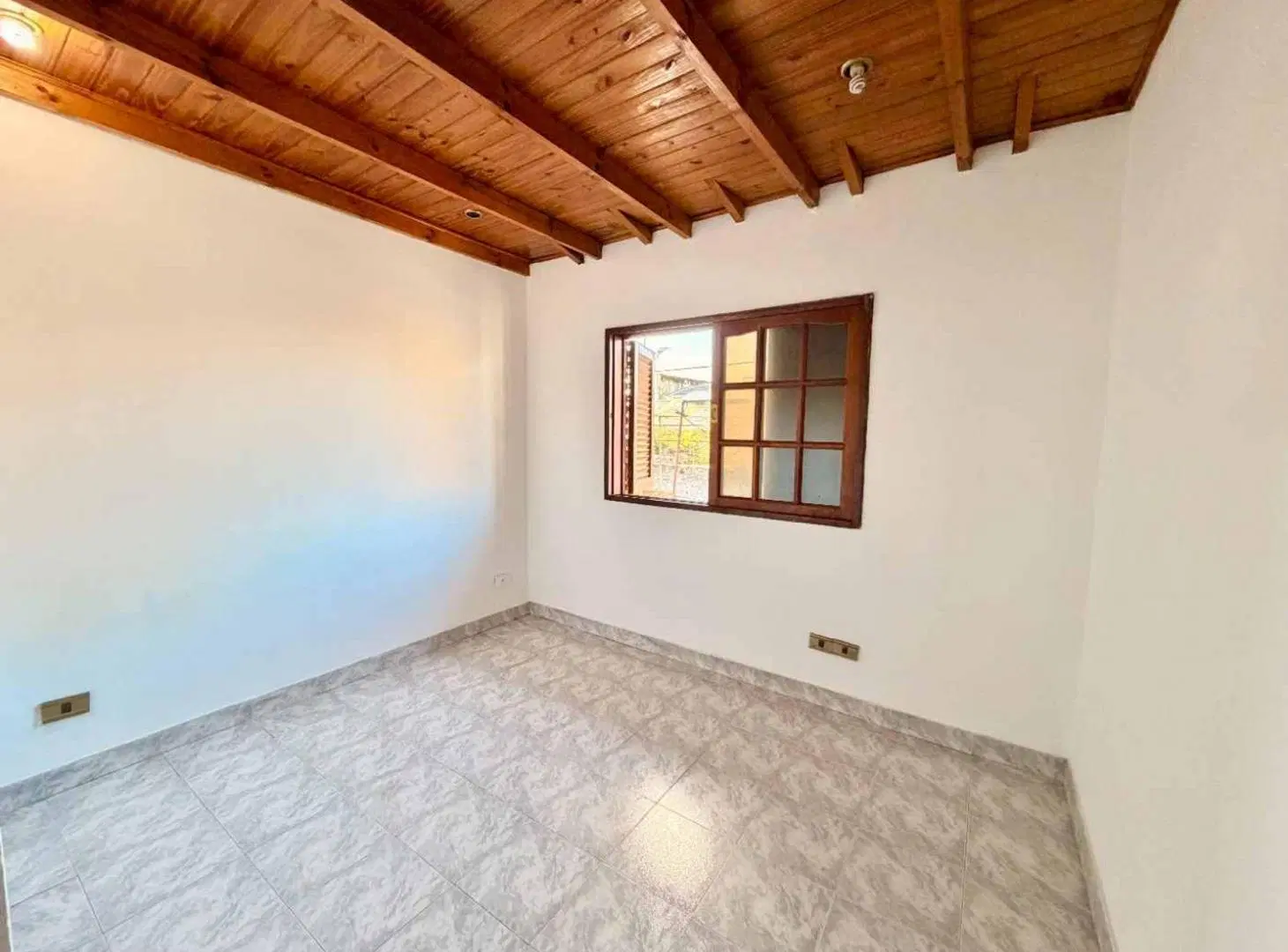 VTA.CASA 5 AMB C/2 COCHERAS,PILETA,QUINCHO V.LYNCH 8
