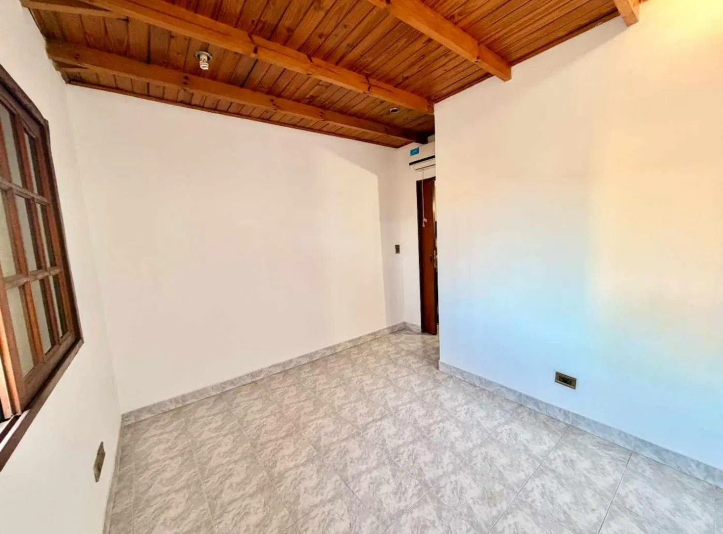 VTA.CASA 5 AMB C/2 COCHERAS,PILETA,QUINCHO V.LYNCH 4