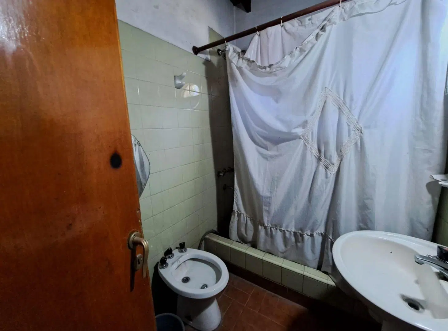 CASA EN VENTA  3 AMBIENTES  LOTE 630 m²  MORENO. 4