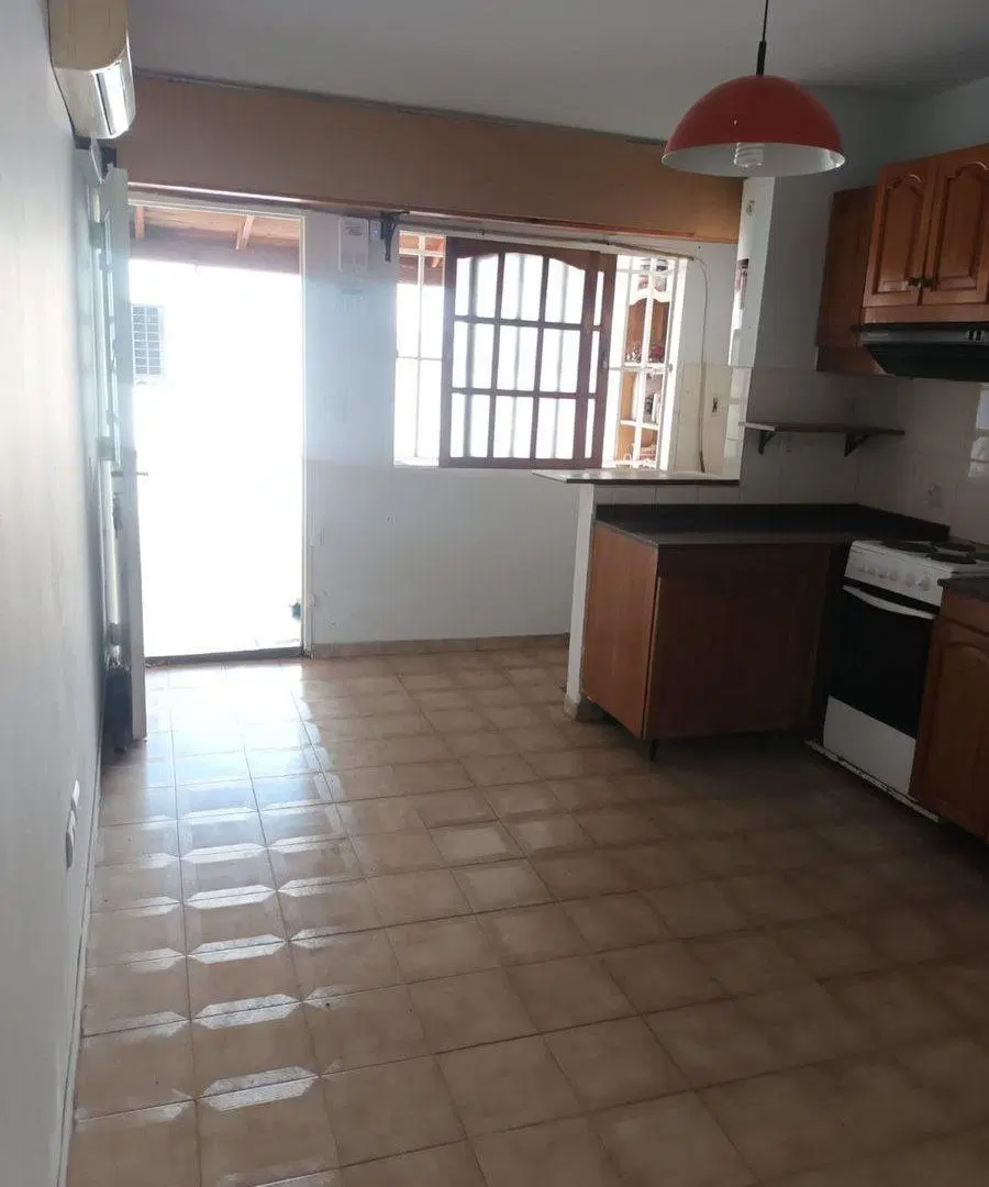 PH / DUPLEX (AMPLIO) CON PATIO Y COCHERA MORON 5