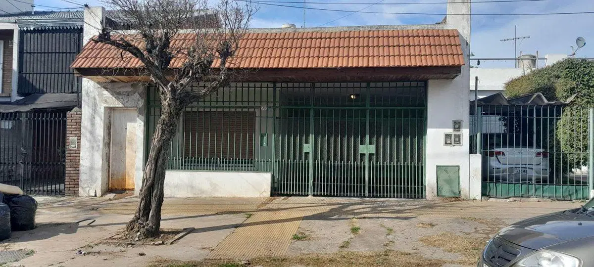 VENTA CASA GARAGE LOTE DE 375M SAN MARTIN PERMUTA 2