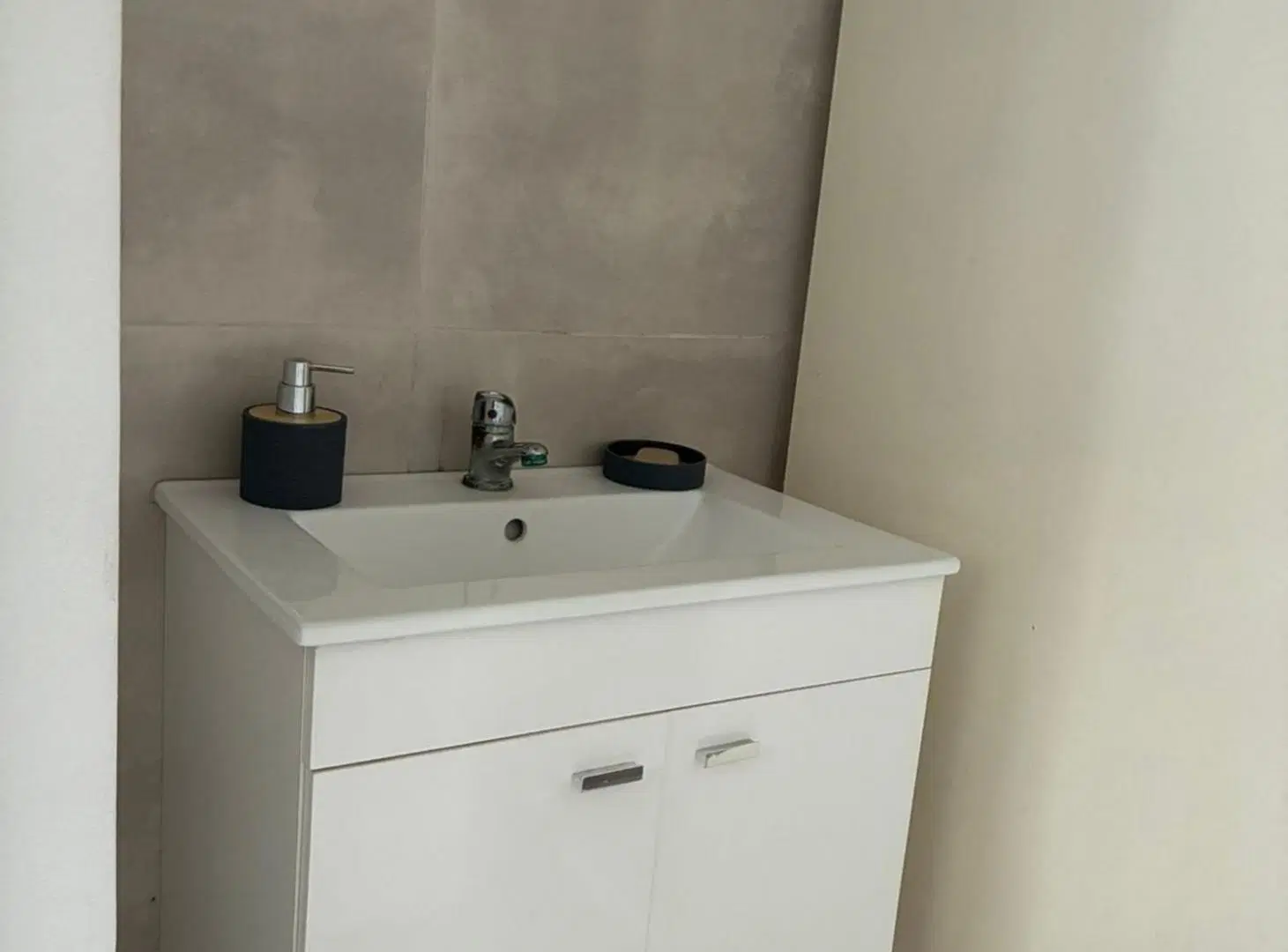 VENTA CASA 4 AMB BARRIO TRES DE ENERO MONTE A.CRED 8