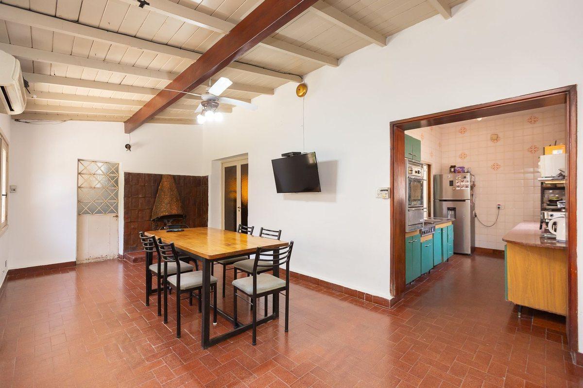 Foto de VENTA CASA 4 AMB GARAGE VILLA LUZURIAGA - PERMUTA, imagen 5