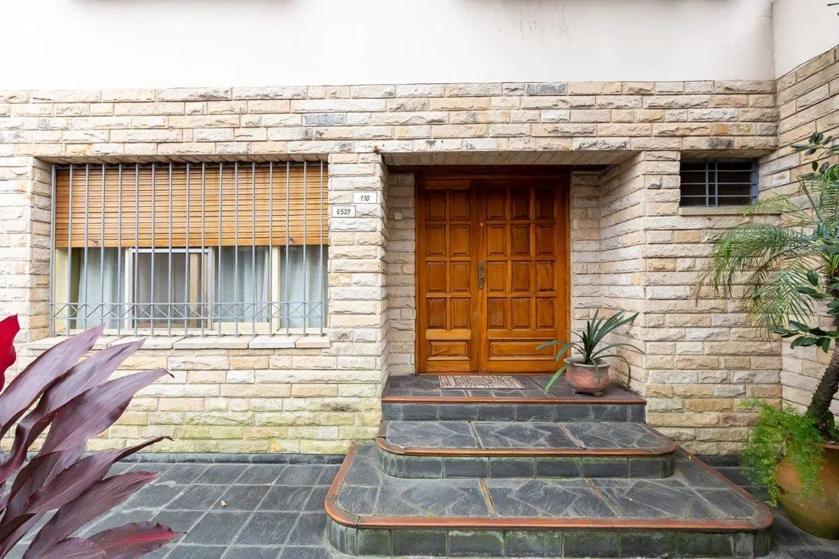 VENTA CASA EN CIUDAD JARDIN 6 AMB - PERMUTA 8