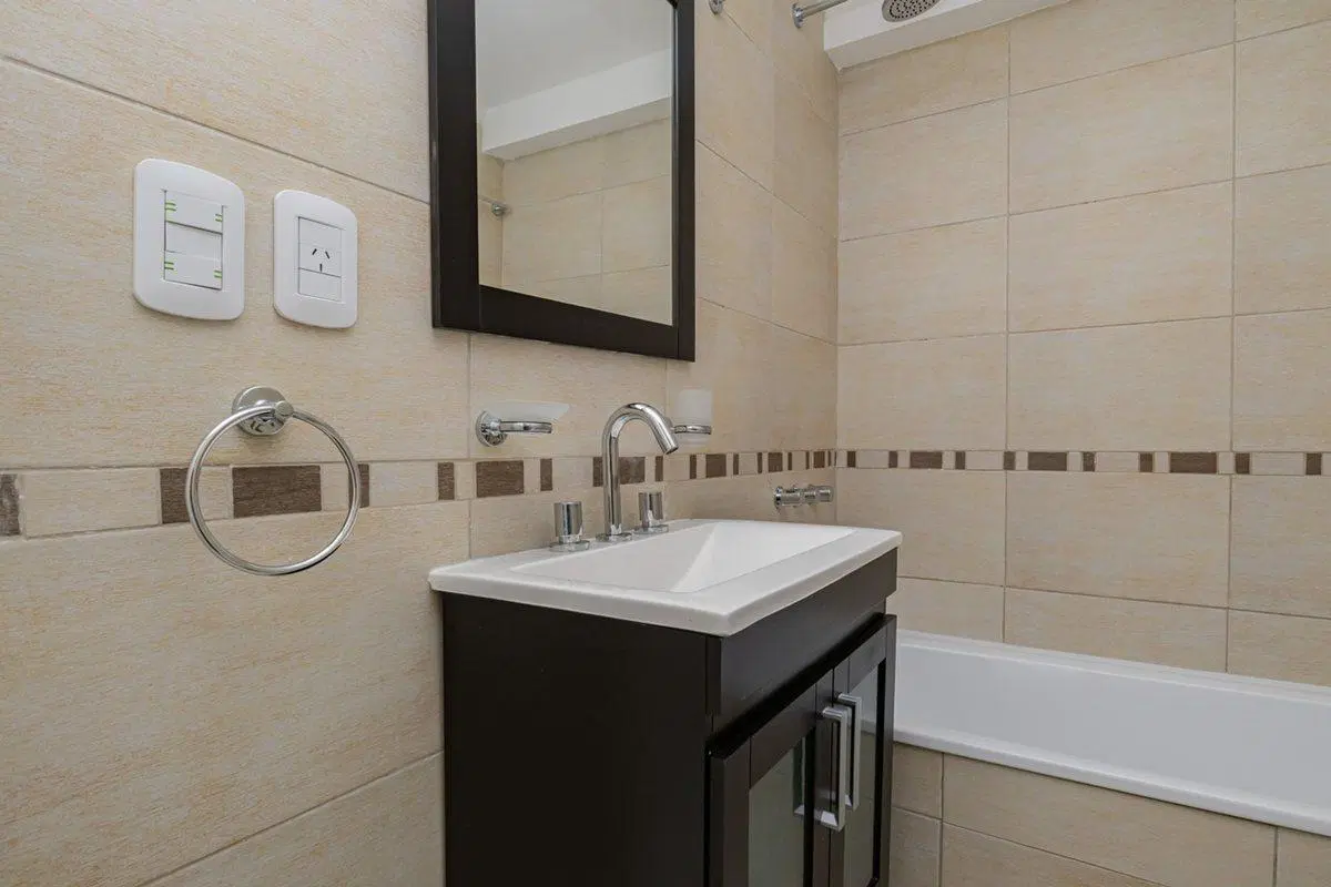 DEPARTAMENTO 3 AMBIENTES 105 MTS CASEROS FINANCIA 3