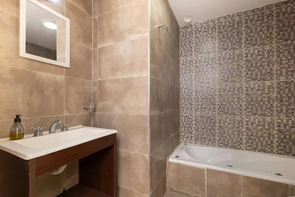 VENTA DPTO 3 AMB EN CASTELAR C/COCHERA 5