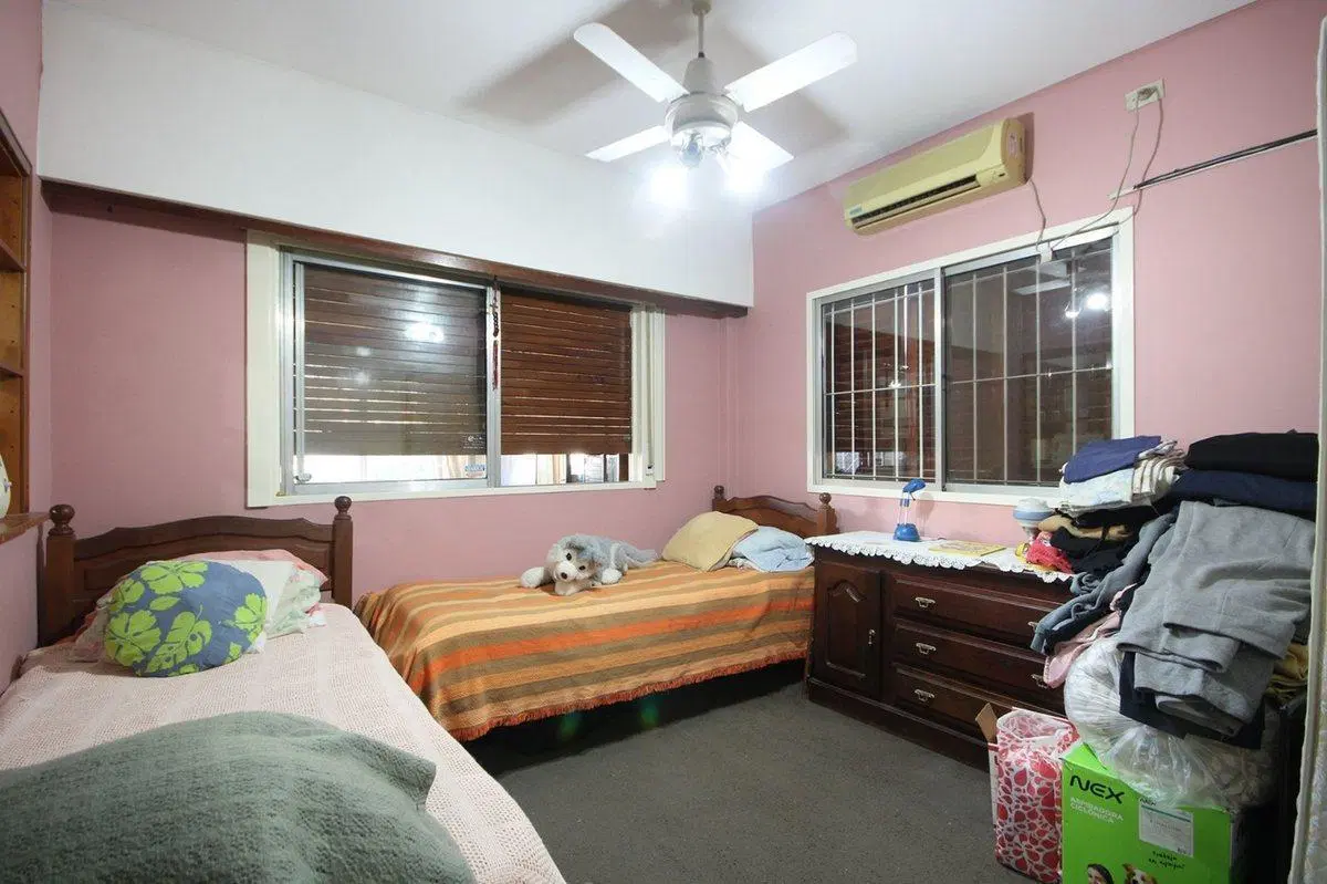 Venta CASA 4 amb QUINCHO COCHERA Hurlingham PERMUT 5