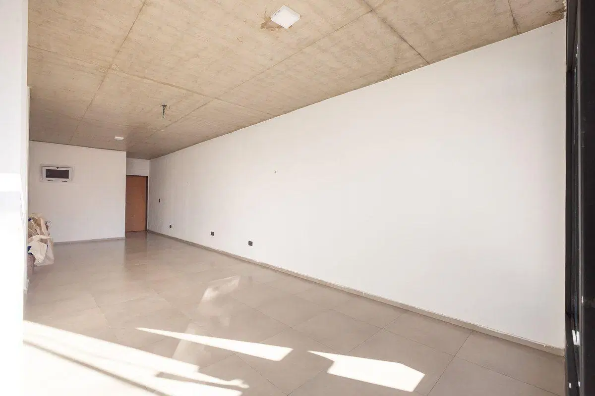 VENTA LOCAL A ESTRENAR EN CASEROS CENTRO FINANCIA 2