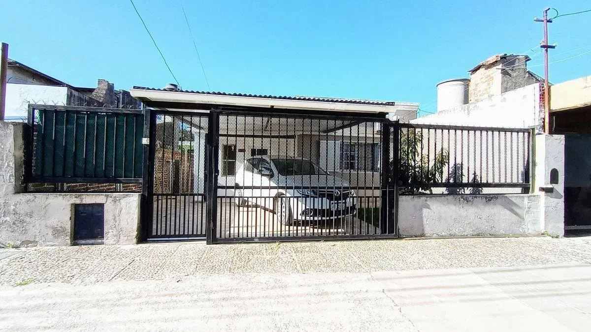 VENTA CASA 4 AMBIENTES COCHERA Y GALPON-ZARATE 5