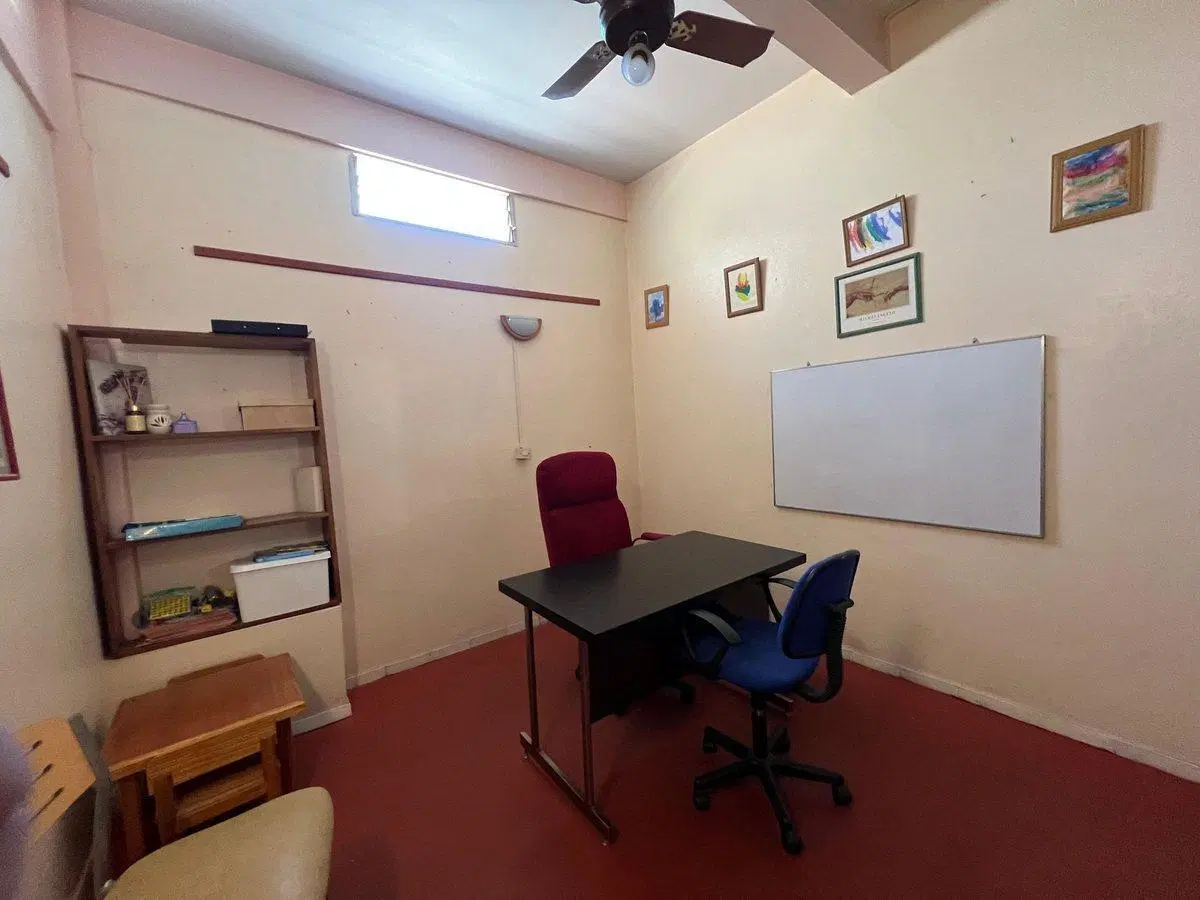 VENTA OFICINA 46M2 CENTRO DE CASERO -OPORTUNIDAD- 3