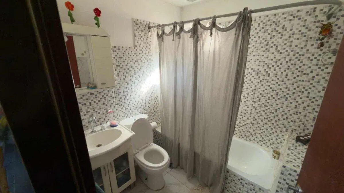 VENTA CASA 3 AMB EN TORTUGUITAS, PILETA Y COCHERA 2