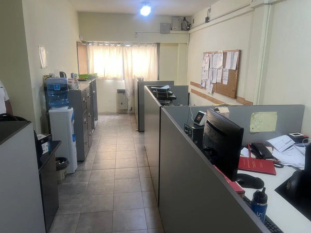 VENTA DEPOSITO CON OFICINAS MORON 2