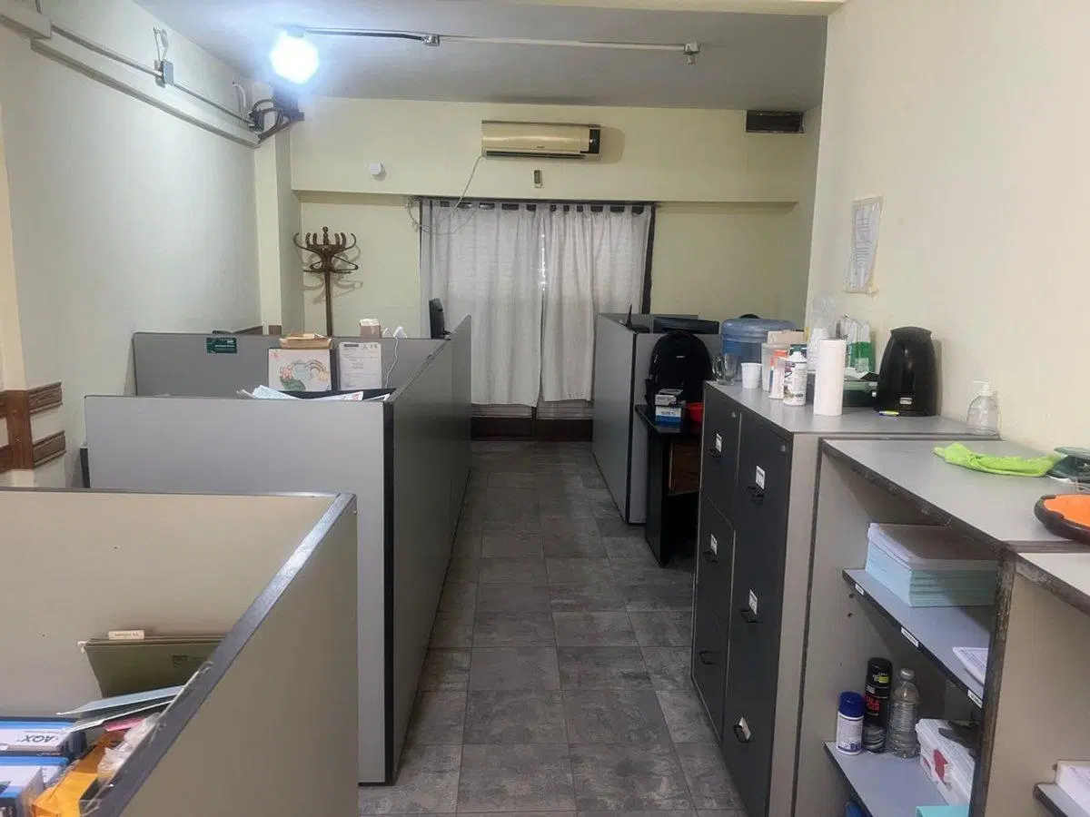 VENTA DEPOSITO CON OFICINAS MORON 4