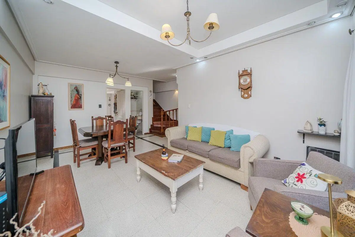 CASA 4 AMBIENTES CON PISCINA - BARRIO MURIALDO 4