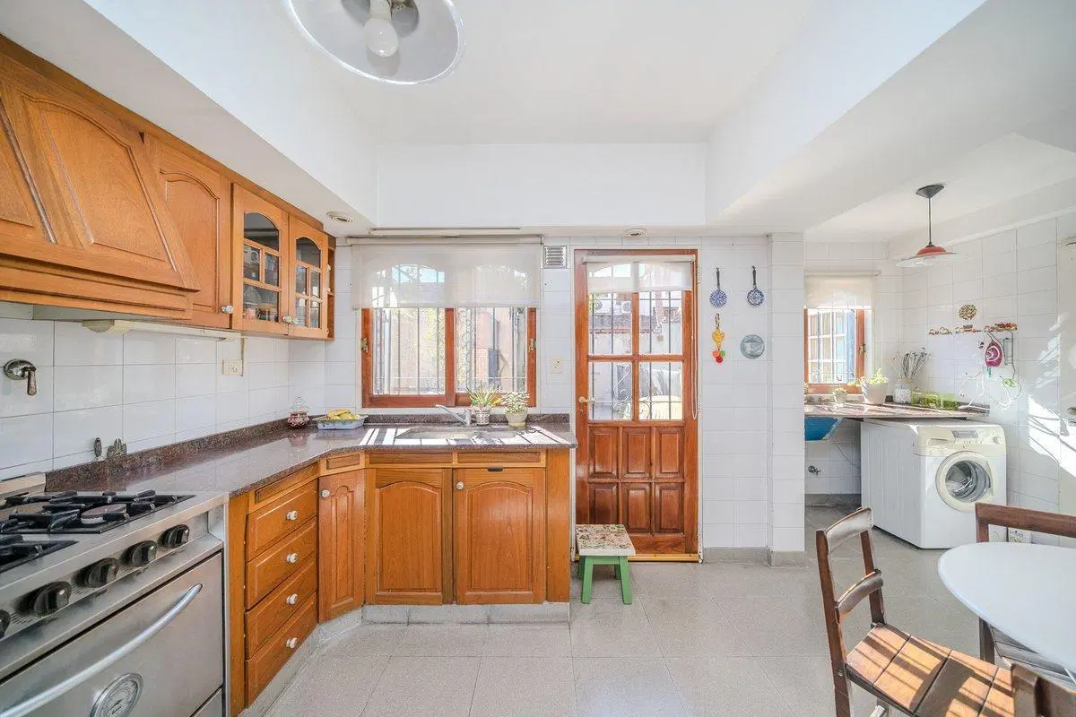 CASA 4 AMBIENTES CON PISCINA - BARRIO MURIALDO 8