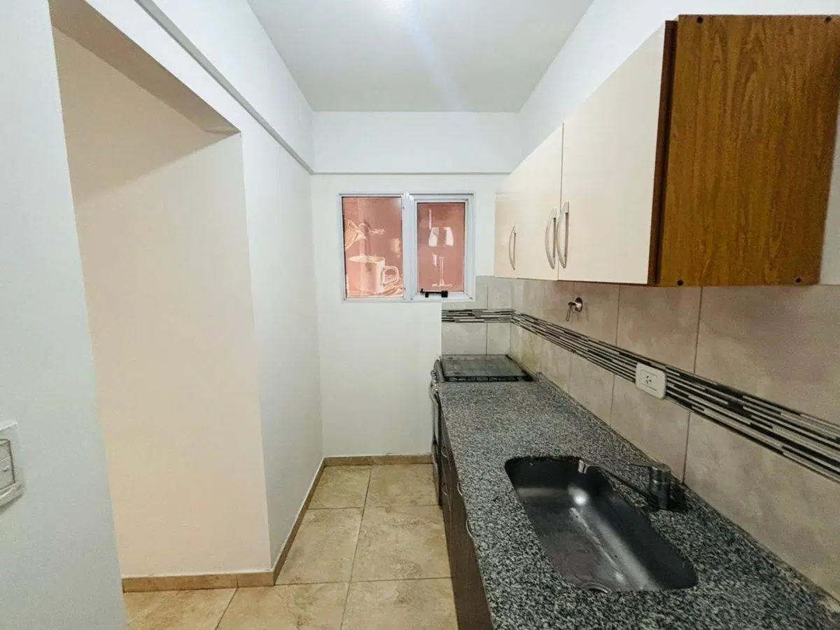 ALQUILER 2 AMBIENTES C COCHERA CASEROS CENTRO 4