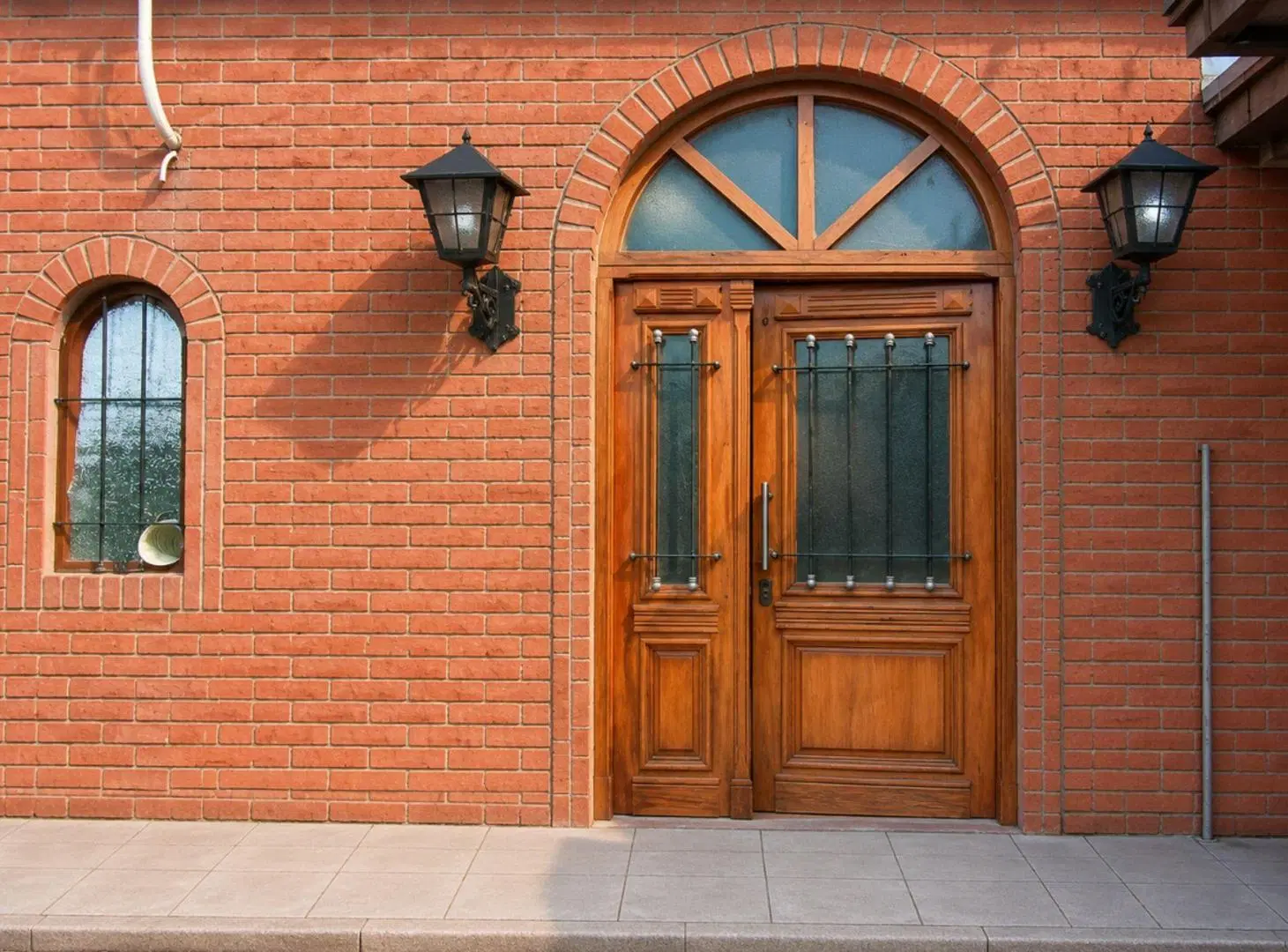 VENTA CASA 4 AMB. C/COCHERA  + LOCAL HURLINGHAM 4