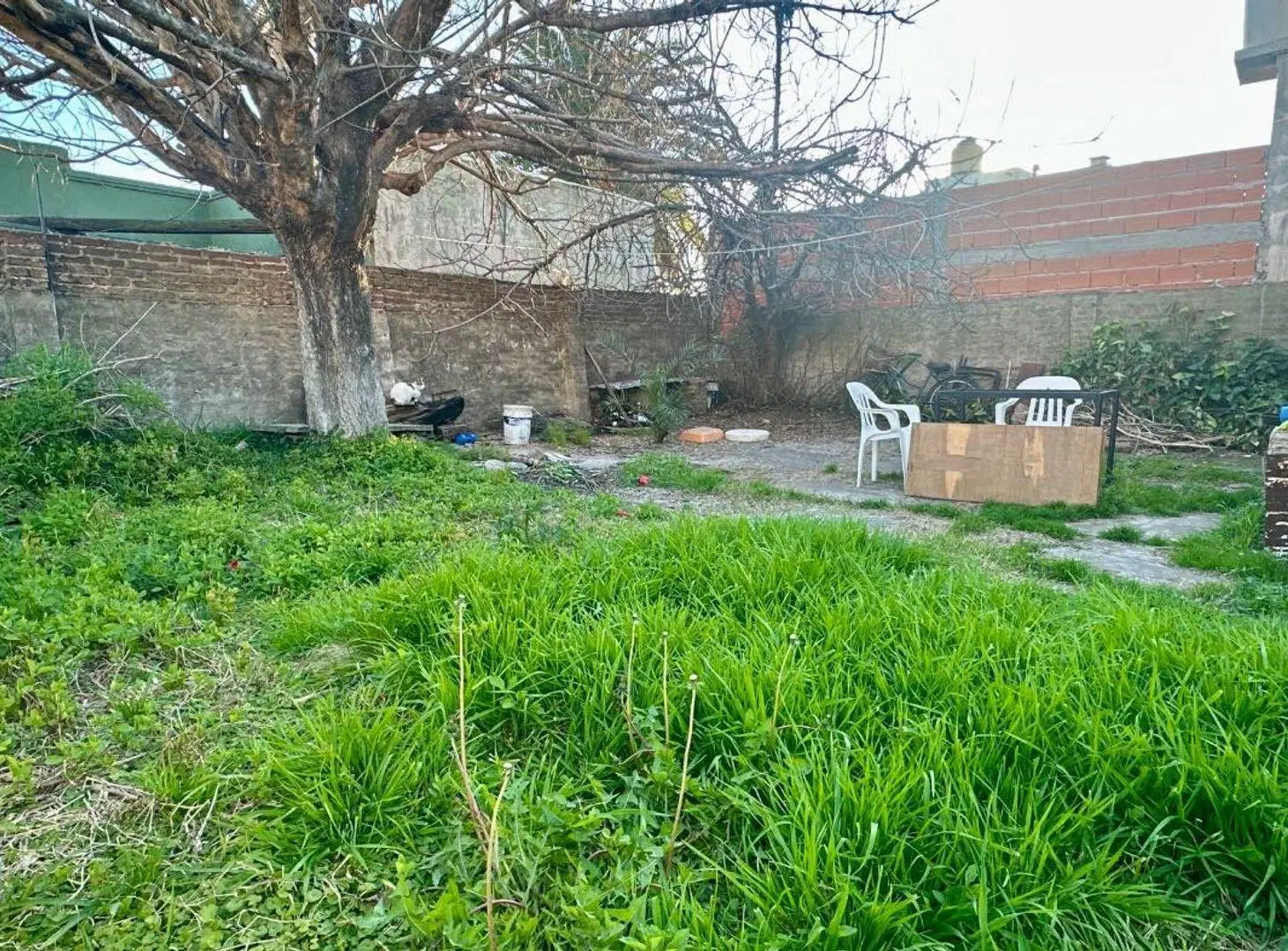 VENTA CASA 4 AMBIENTES- MORON- PERMUTA 8