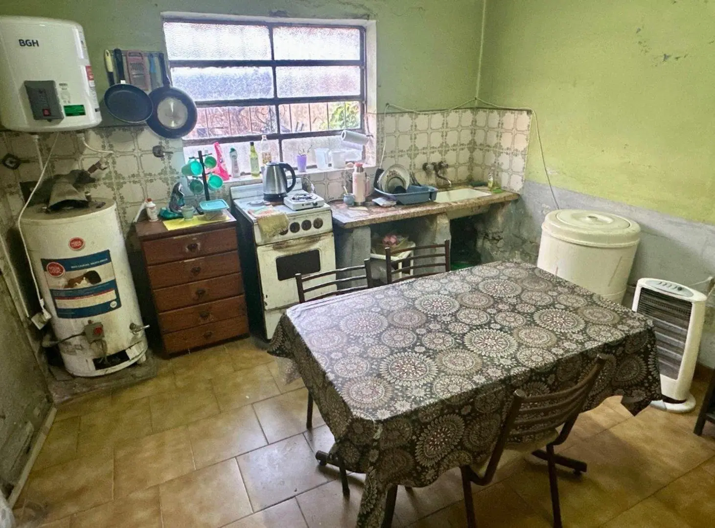 VENTA CASA 4 AMBIENTES- MORON- PERMUTA 3