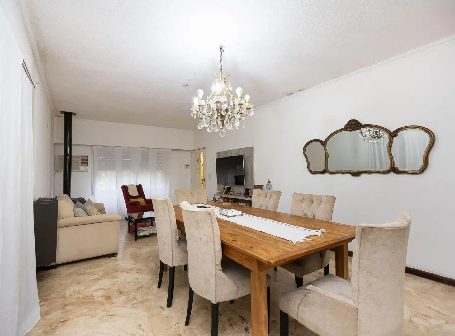 CASA EN VENTA 4 AMB + DPTO HURLINGHAM 2