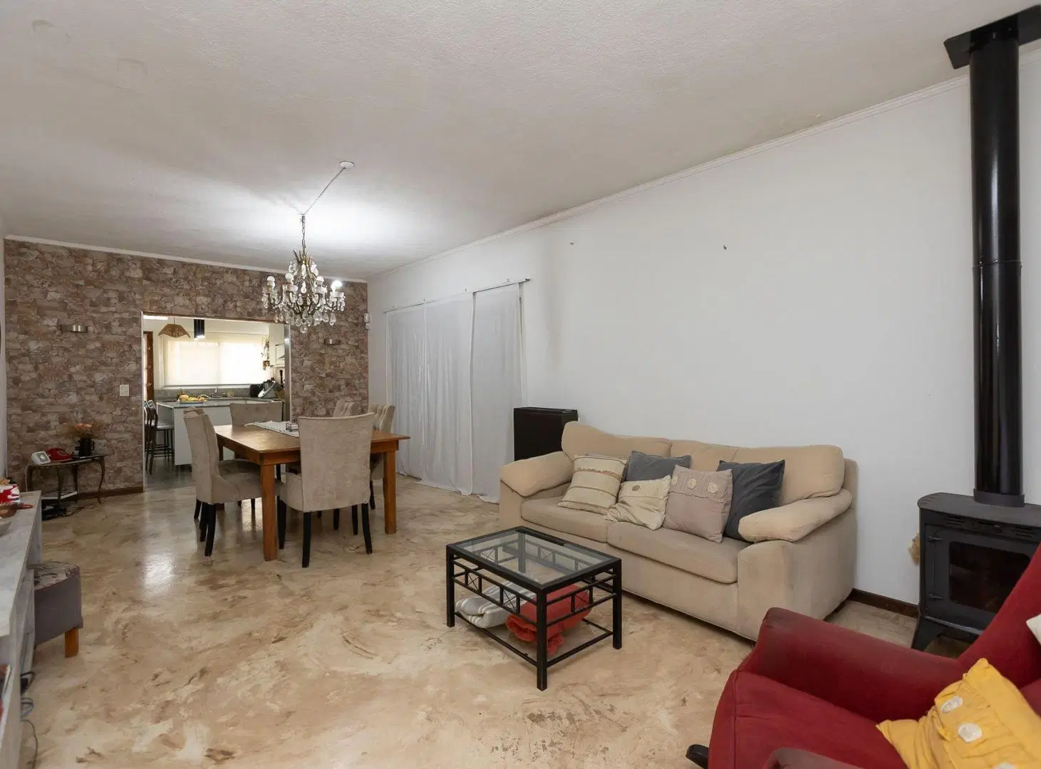 CASA EN VENTA 4 AMB + DPTO HURLINGHAM 5