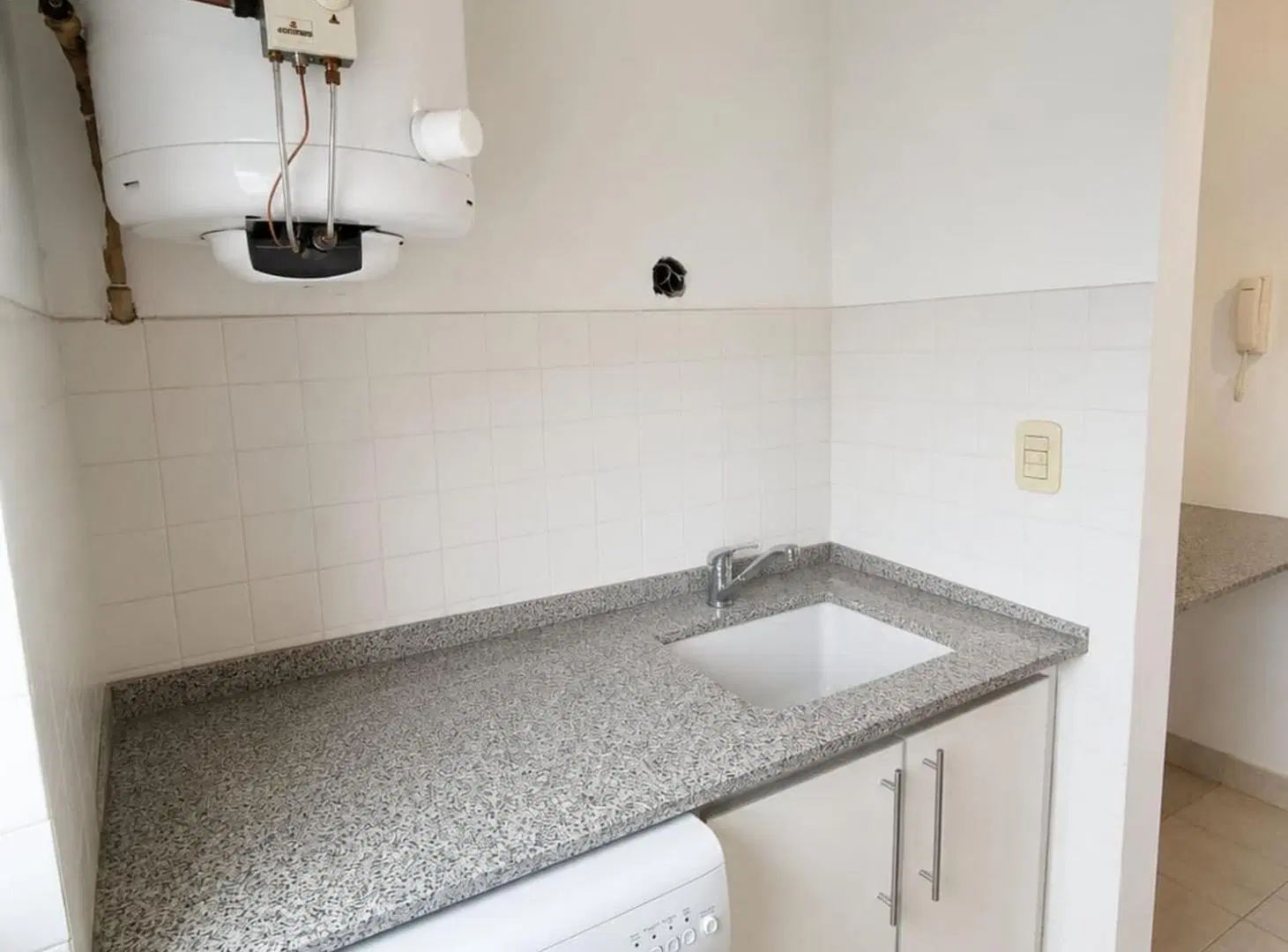 VENTA DEP. 2 AMB. FRENTE DOBLE BALCON CASEROS 5